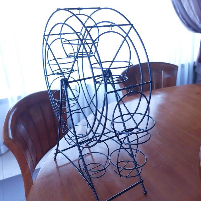 Ferris Wheel Cupcake Stand (Category: Bakeware) located in Quezon City. Submitted by kimicupcake (Listing ID 123284357, Image 2). Description: .
