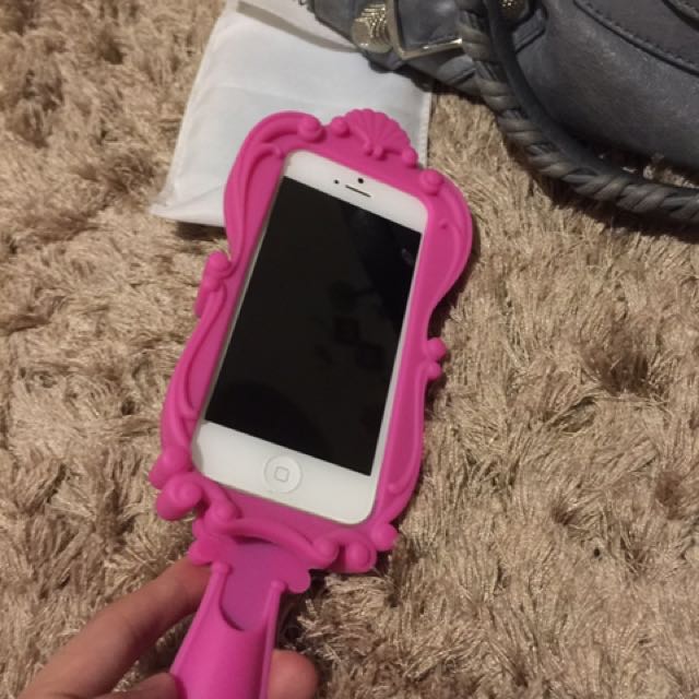 Moschino iphone 5s case (Category: Cases & Sleeves) located in Paranaque City. Submitted by topfloor (Listing ID 123349660, Image 2). Description: .