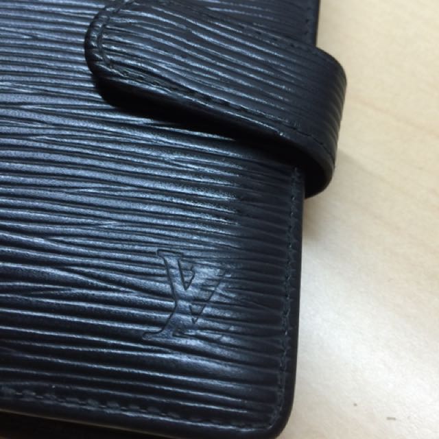 authentic LV epi bifold wallet (Category: Wallets & Card holders) located in Paranaque City. Submitted by topfloor (Listing ID 123425183, Image 2). Description: .