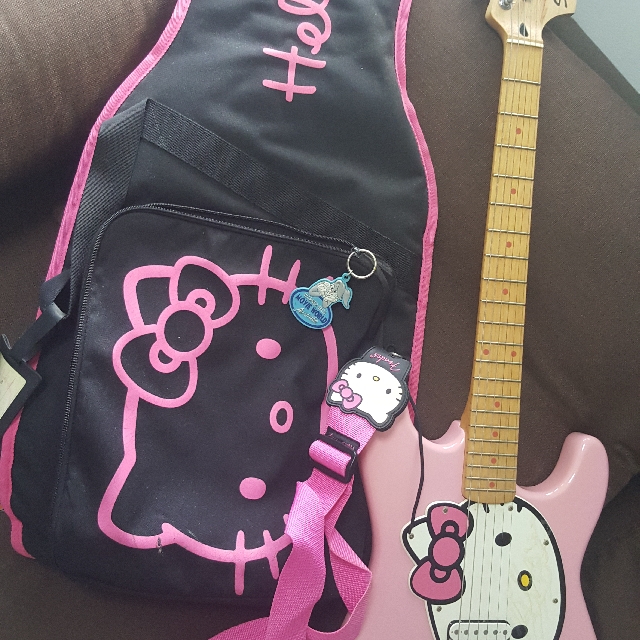 Fender Hello Kitty Electric Guitar, Hobbies & Toys, Music & Media