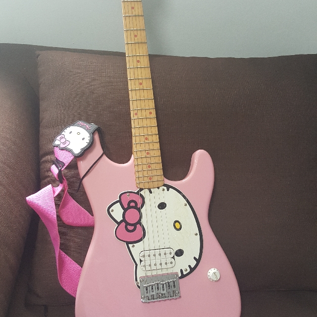 Fender Hello Kitty Electric Guitar, Hobbies & Toys, Music & Media