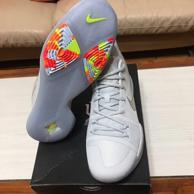 Kyrie 3 outlet iridescent swoosh
