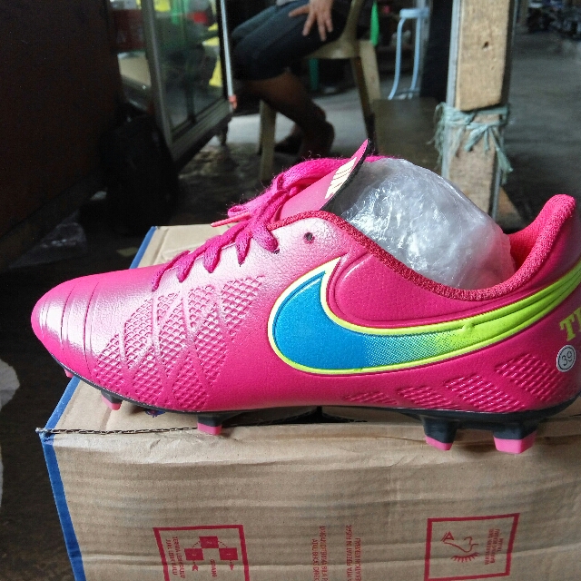 Sepatu Bola Nike Warna Pink Olshop Fashion Olshop Pria Di Carousell
