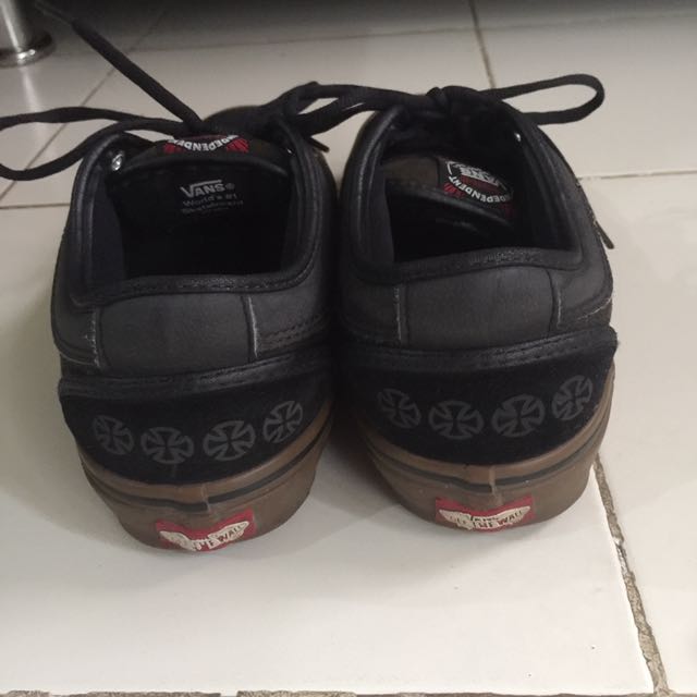 Vans chukka low x independent best sale