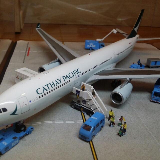 cathay pacific toy plane