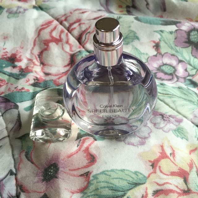 Calvin klein sheer beauty essence online 30ml