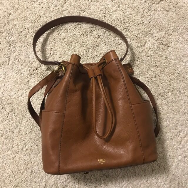 fossil bucket bag