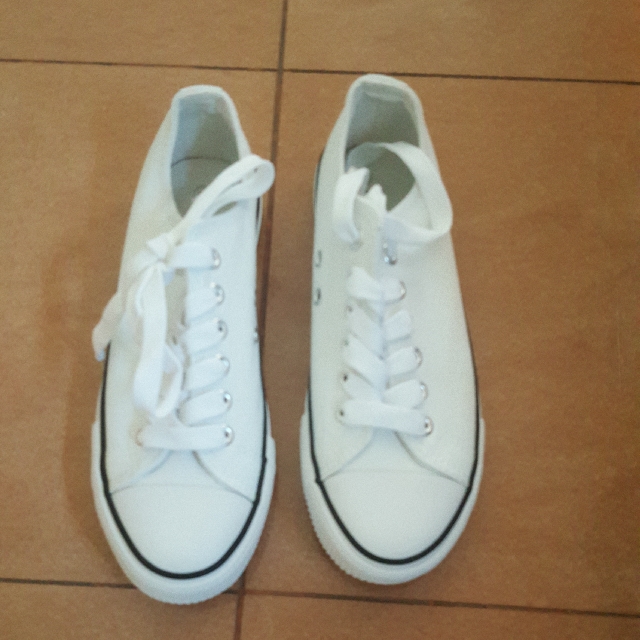 white sneakers cotton on