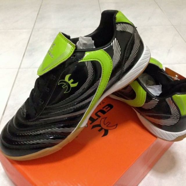 eutag futsal shoes