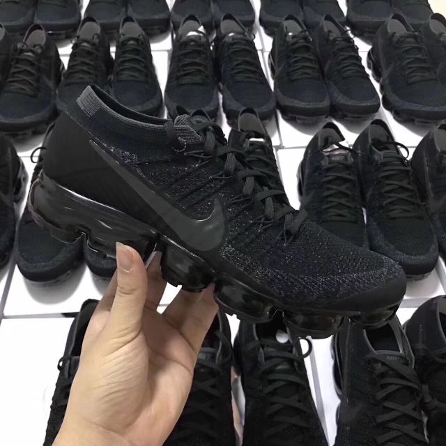 vapormax blackout
