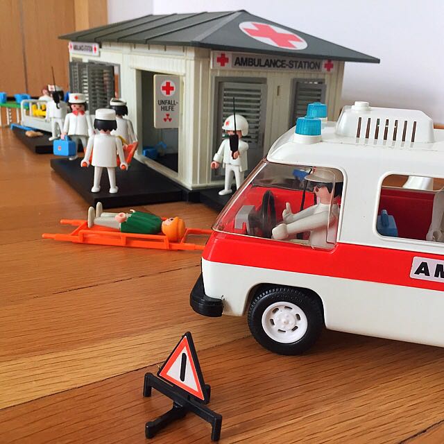 playmobil ambulance 1985