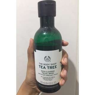 The Body Shop Tea Tree - Skin Clearing Facial Wash