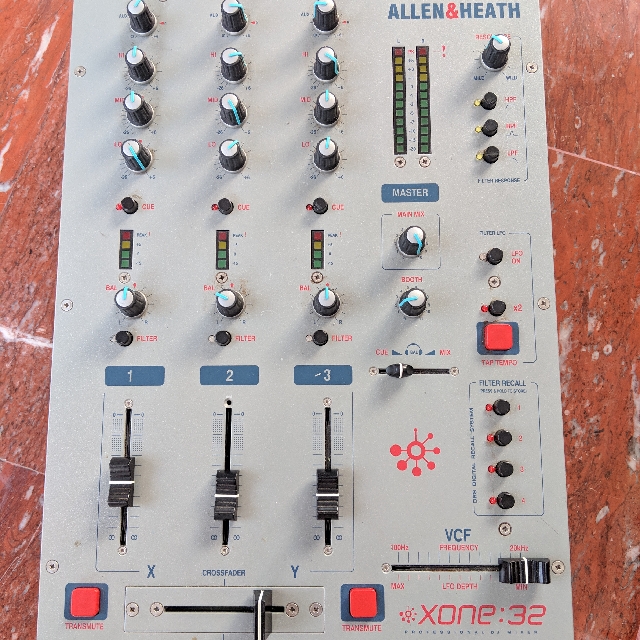 Allen & Heath xone:32, Hobbies & Toys, Music & Media, Music Accessories ...