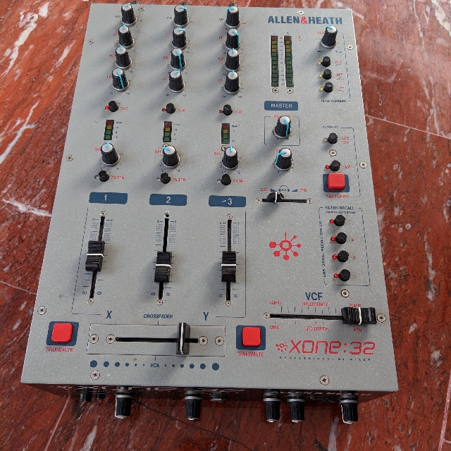 Allen & Heath xone:32, Hobbies & Toys, Music & Media, Music Accessories ...