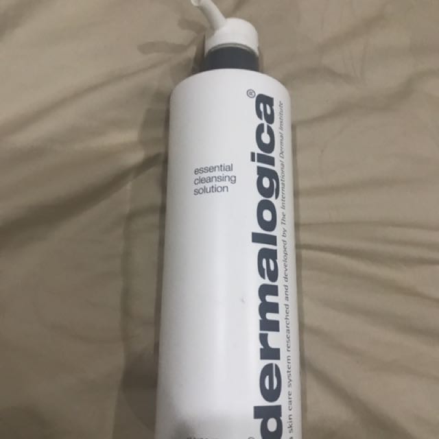 essential cleansing solution