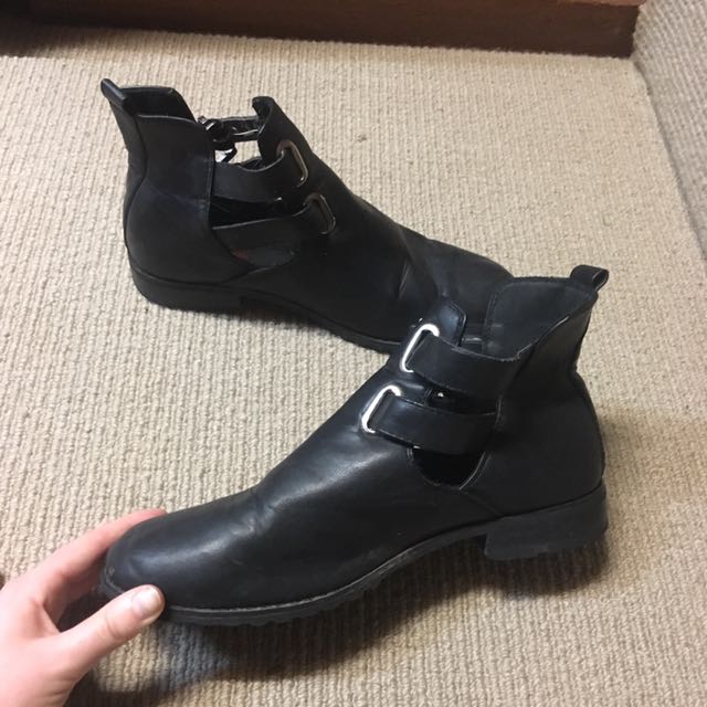 Black Winter Ankle Boots (Category: Women's Shoes) located in Melbourne. Submitted by buymystuffz (Listing ID 123872540, Image 2). Description: .
