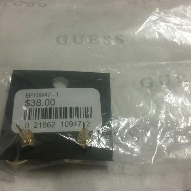 Earrings (Category: Jewelry) located in Toronto. Submitted by jackiepineda (Listing ID 123798949, Image 2). Description: .