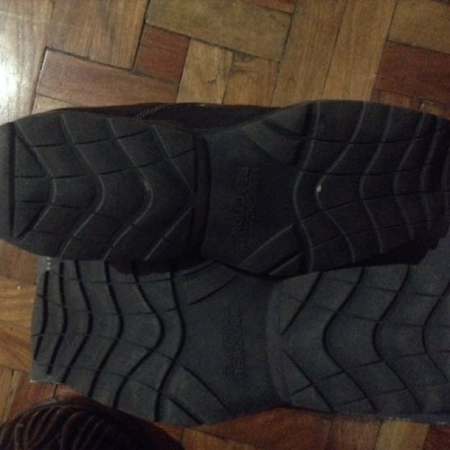 @@ REPRICED Kenneth Cole Leather Shoes P1499 (Category: Dress Shoes) located in Manila. Submitted by seconds4pas (Listing ID 123920320, Image 2). Description: In good condition Worn not more than 20x Size 8.