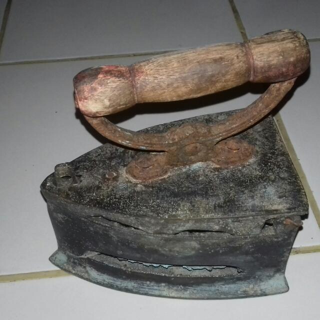 Setrika Arang Jadul Antik Pajangan Di Carousell