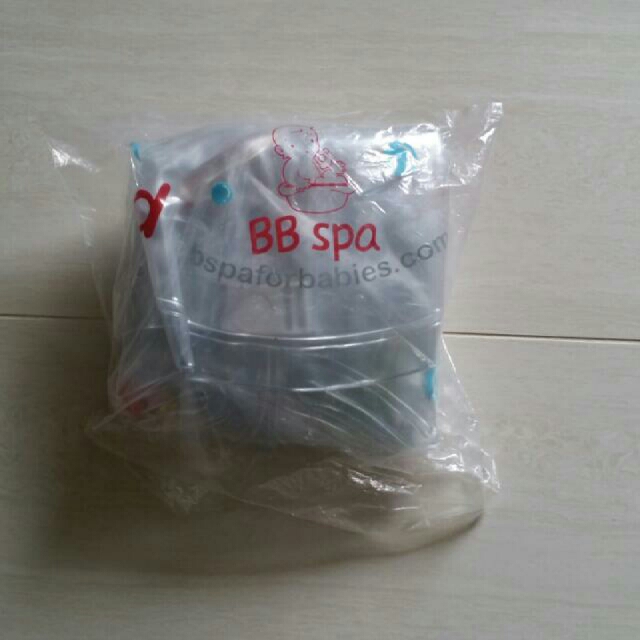 Authentic BB Spa Neck Float (Category: Baby Toiletries & Grooming) located in Singapore. Submitted by sya2107 (Listing ID 123973549, Image 2). Description: Selling it out due to never use at all. Good for 6 months to a year old baby. Cash and carry at Punggol!.