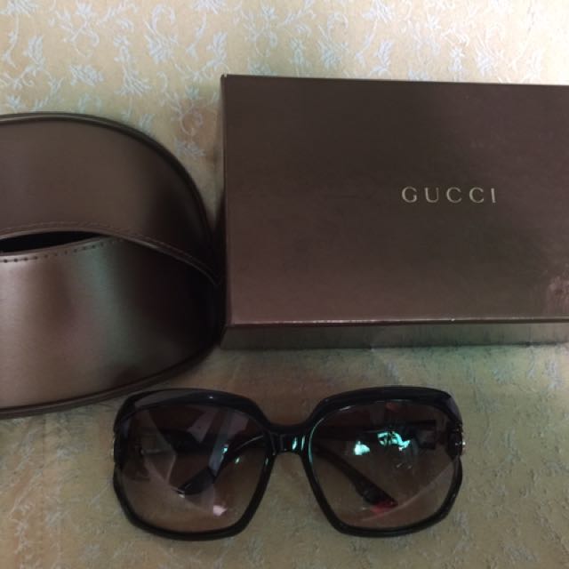 Authentic Gucci Sunglass (Category: Sunglasses & Eyewear) located in Mandaluyong City. Submitted by esterdecruz05 (Listing ID 123958167, Image 1). Description: .