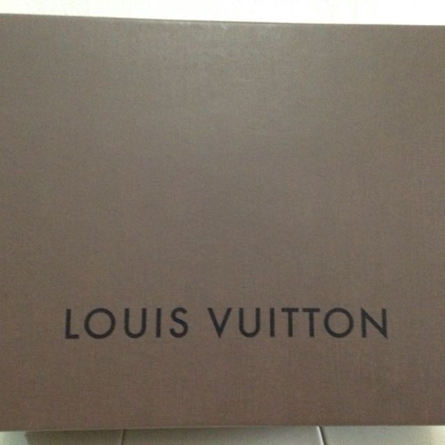LOUIS VUITTON Mailing Box. 12.25”x8.75”x2.75”. Used Once.
