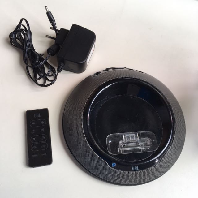 iPod Nano 8GB Black + JBL Portable Speaker Dock For iPod, Audio