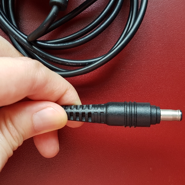 [Original] SAMSUNG Laptop Charger (Model AD6019R), Computers & Tech