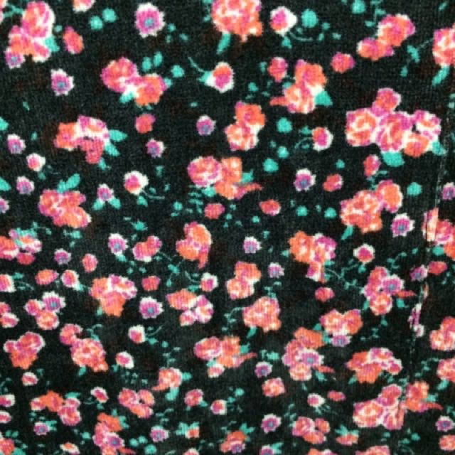 Roxy Blazer (Category: Clothes) located in Manukau City. Submitted by classyshenanigans (Listing ID 118159296, Image 3). Description: Roxy brand floral Blazer Size 10 $35 Beautiful printed fitted Blazer. Has a floral design, purchased for $129.99AUD. Was an impulsive buy and has hardly been worn also it is now too small for me unfortunately. Grab a bargain!! Must sell before the 15th of August #toomuchstuff.