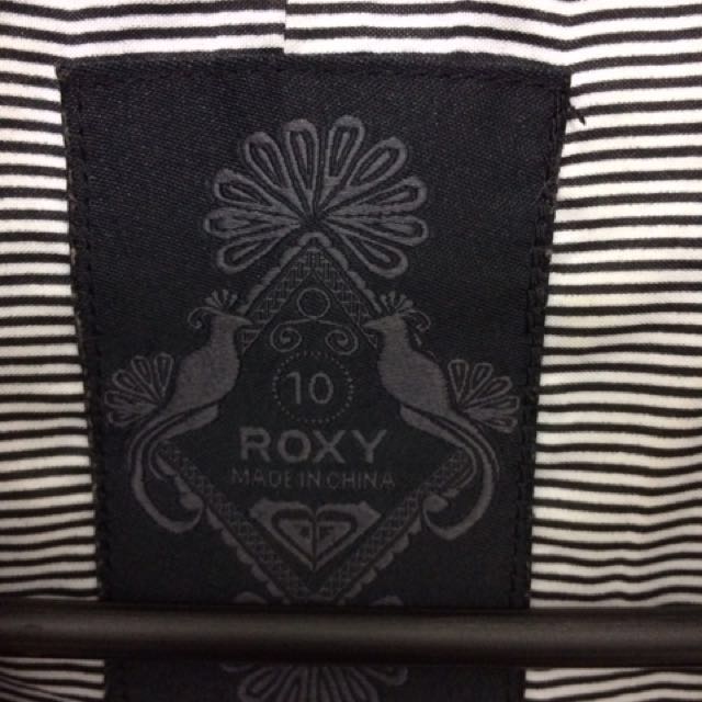 Roxy Blazer (Category: Clothes) located in Manukau City. Submitted by classyshenanigans (Listing ID 118159296, Image 2). Description: Roxy brand floral Blazer Size 10 $35 Beautiful printed fitted Blazer. Has a floral design, purchased for $129.99AUD. Was an impulsive buy and has hardly been worn also it is now too small for me unfortunately. Grab a bargain!! Must sell before the 15th of August #toomuchstuff.