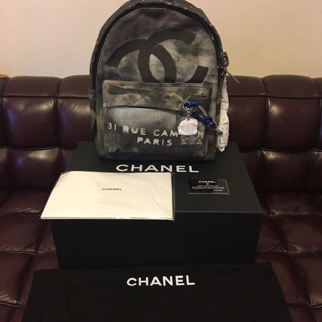 全新chanel graffiti Backpack New extremely Rare !!!, 名牌, 手袋及