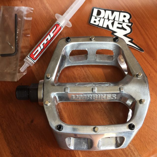 Dmr v8 grease port flat pedals 2025