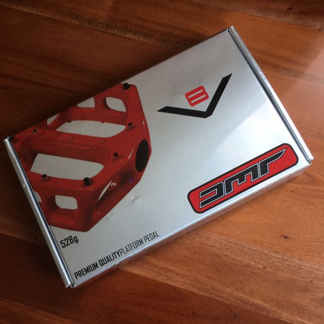 Dmr v8 grease port flat pedals deals