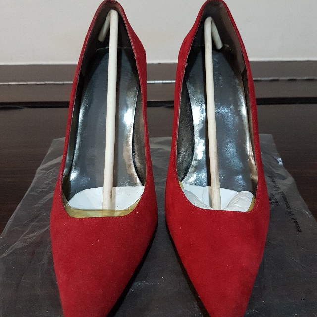 guess red high heels