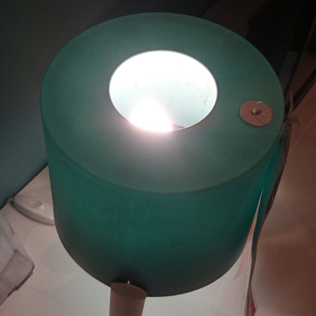 ikea tvars lampu meja bahan plastik