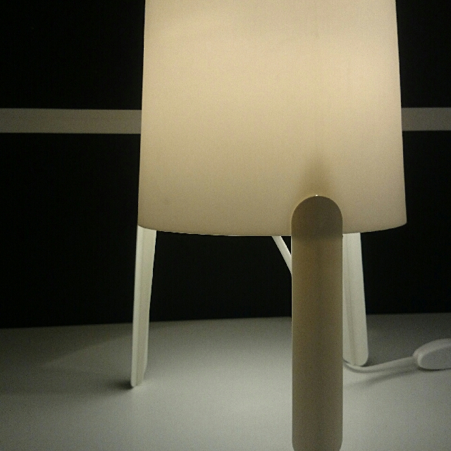 ikea tvars lampu meja bahan plastik