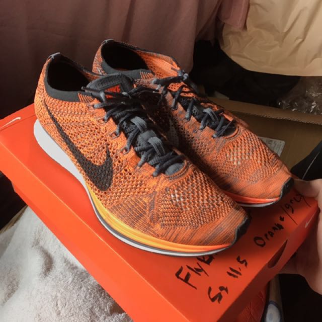 nike flyknit racer black white size 9