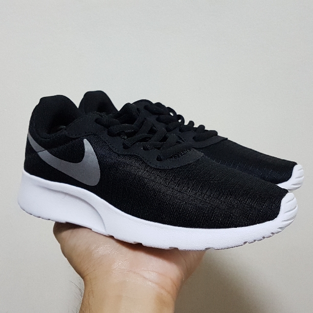 nike tanjun trainers