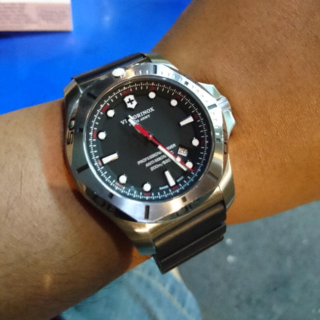 Victorinox inox best sale diver watch