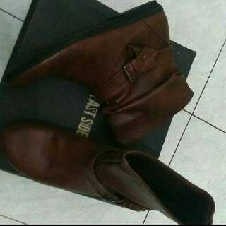 TURUN HARGA!!!! BOOTS LOWER EAST SIDE