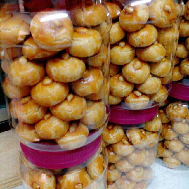 Biskut Kacang Mazola Food Drinks Baked Goods On Carousell