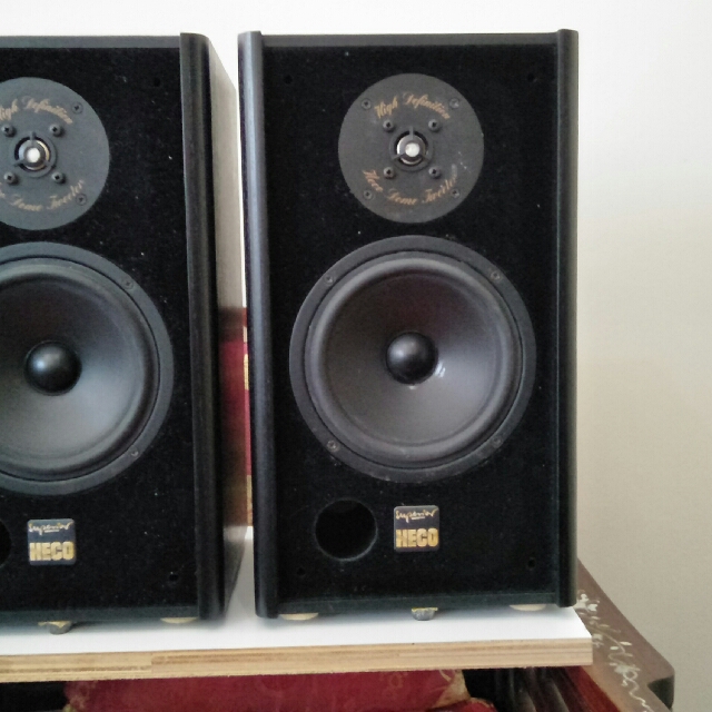 heco bookshelf speakers