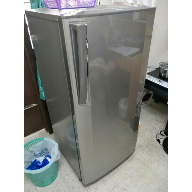 Second Hand Fridge Peralatan Dapur Di Carou Photo