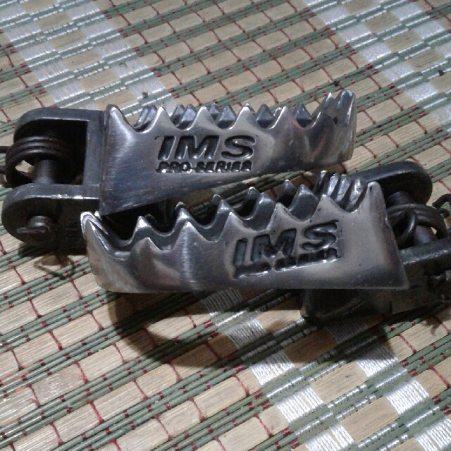 Xr400 foot pegs on sale