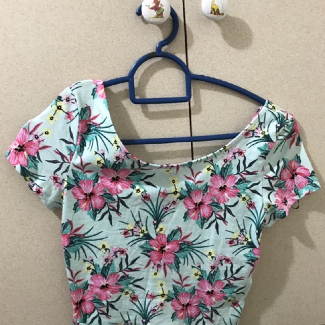 Brand New H M Old Season Floral Crop Top Women S Fashion Clothes
