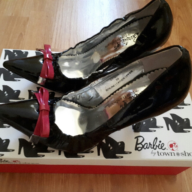 Town discount shoes limited