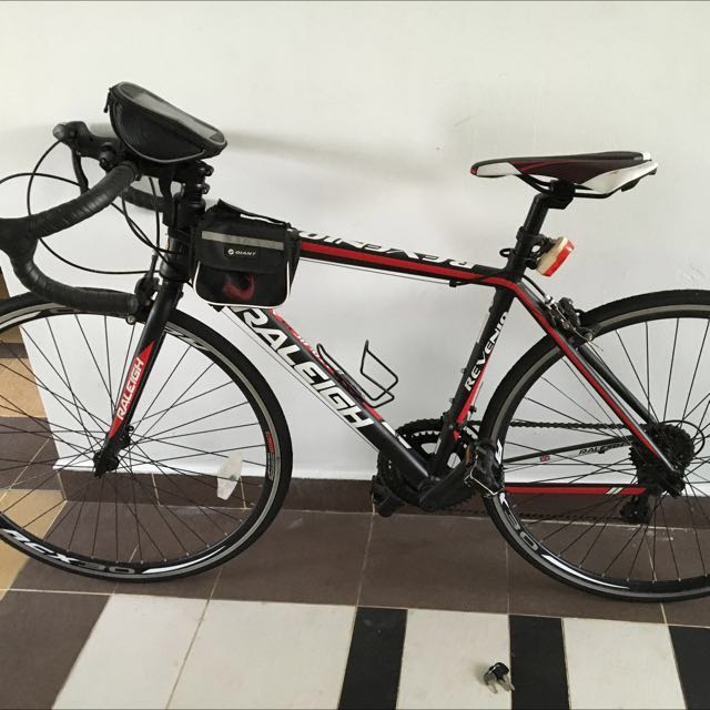 Raleigh Revenio sport road bikr (700C 