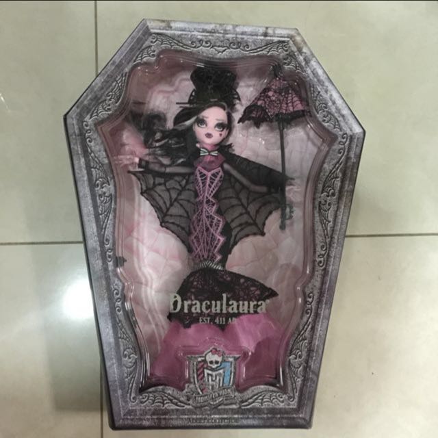 monster high draculaura collector doll