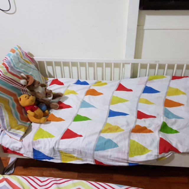 Bed (Category: Bed Frames & Mattresses) located in Singapore. Submitted by rain_n_shine (Listing ID 124819127, Image 2). Description: .