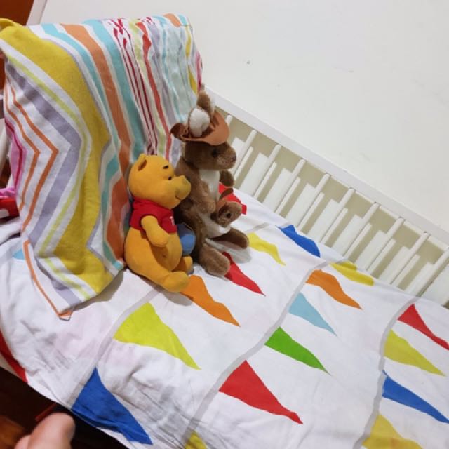 Bed (Category: Bed Frames & Mattresses) located in Singapore. Submitted by rain_n_shine (Listing ID 124819127, Image 3). Description: .